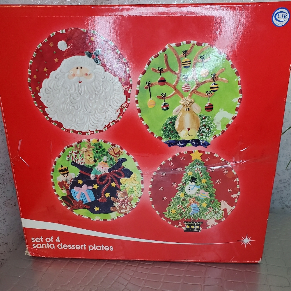 Set Of 4 Santa Dessert Plates JCpenney - Picture 2 of 7
